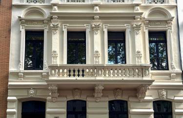 Westside Apartment - Photo 1