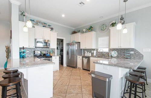 "The Ocean Aire" , 30 secs from the sand! - Photo 17