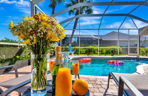 Spacious Canal-View Home with Pool and Game Room - Foto 72