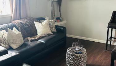 The Layover Lounge - Foto 1