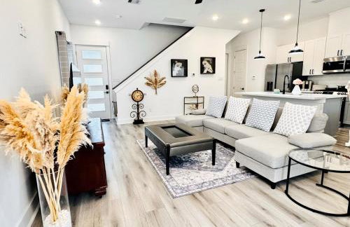 Colorful Dining Experience in Cozy Getaway - Foto 1