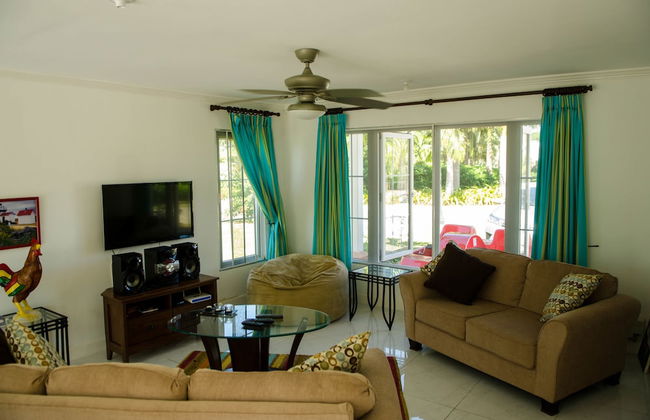 Seas the Day Sanctuary Little Bay - Photo 13