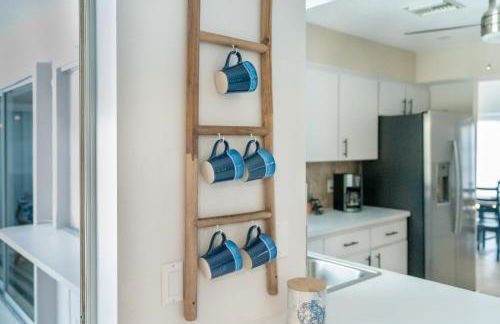 Beautiful Spacious Home! Close to Beaches - HEATED Private Pool - Foto 21