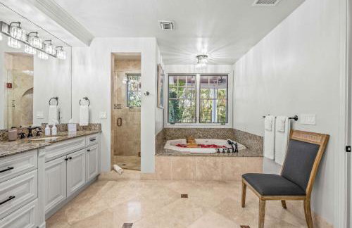 Walk to Beach Heated Pool Serenity at its Finest Hemingway Key VlLLAS - Foto 25