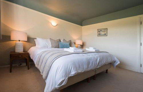 Cliff Top - Panoramic Sea Views with Spa & Hot Tub - Photo 30