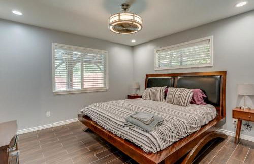 Serene 5BR 2BA Winter Home with Hot Tub & Fire Pit - Foto 13