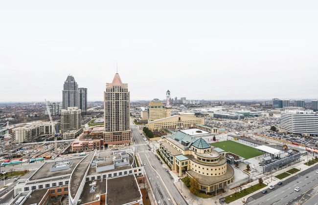 Sarkar Suites - 330 Burnhamthorpe Road - Photo 35