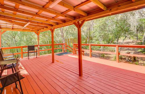 Walk to Lake George Quiet Nature Escape with Deck - Foto 2