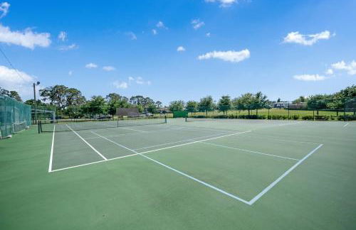 Lake Placid Home Boat Parking and Clubhouse Access by RedAwning - Foto 48