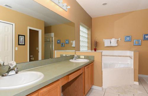 5BR Golden Pond Resort Family Villa with Pool Near Disney - Foto 17