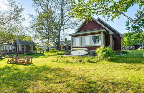 Waterfront Cottage in Summer Village with Grill - Foto 23