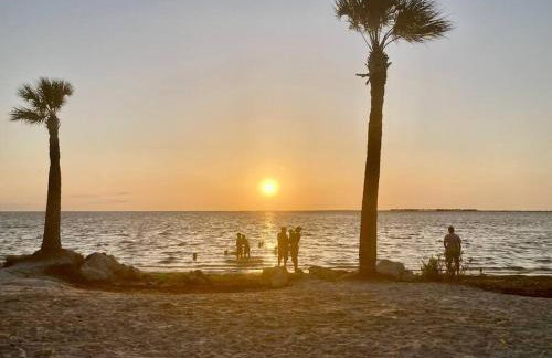 Spacious 3BR Family Home Near Sponge Docks - Foto 55