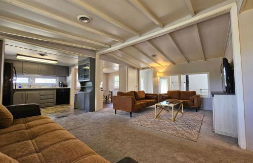 Modern Farm Home WT Large Parking, Front Porch - Foto 1