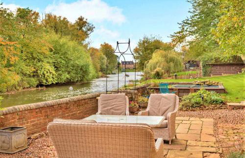 Finest Retreats - Islip Mill House - Beautiful Riverside Home - Photo 5
