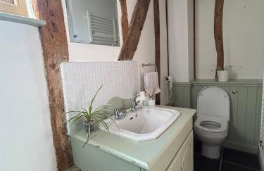 Heritage Cottage with a Pool - Photo 32