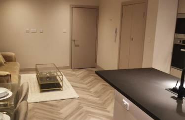 London 2BR Retreat with Free Parking & City Access - Foto 7