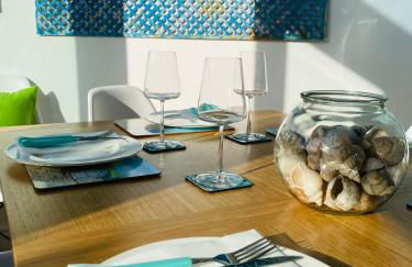 Stunning Seafront House with garden and private parking - Foto 63