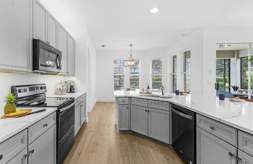 Relax, Play & Unwind in Paradise! Poolside Fun & Resort Vibes - Villa Sail Away - Foto 25