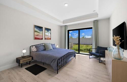 Colorful retreat near beach and pickleball courts - Foto 3