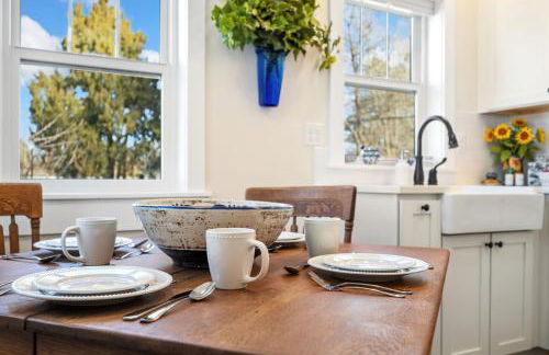 City Park Bungalow Pet Friendly with Dog Run - Photo 4