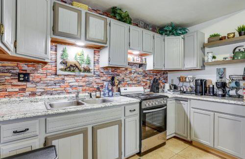 Pet-Friendly Pine Home Near Hiking and Fishing! - Photo 10