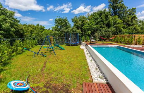 Amazing Home In Jurdani - Foto 8