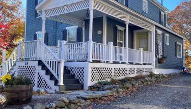 Main House - 3 Story 5 Bed 3 Bath Private Deck Courtyard Pet Friendly fee applies - Foto 2