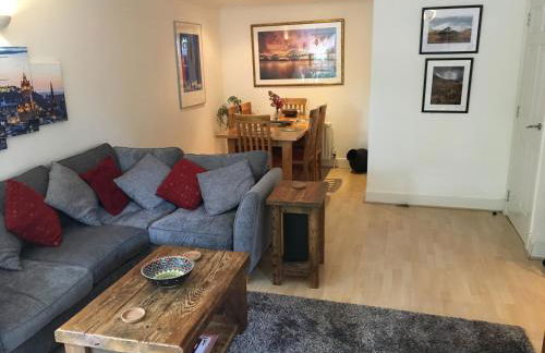 Holyrood Park Apartment - Photo 9