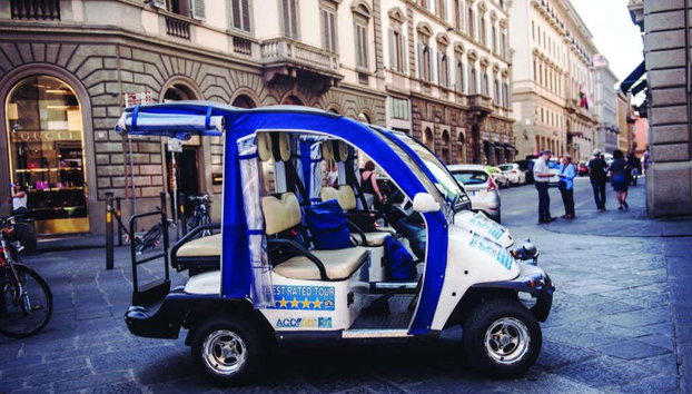 Tour di Firenze in auto elettrica - Foto 4, Una delle auto elettriche previste del tour