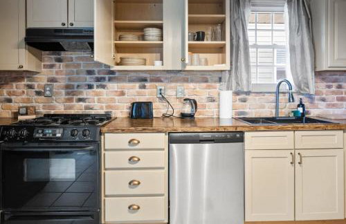 Romantic Colonial Hideaway in Historic Downtown - Pet Friendly - Foto 54