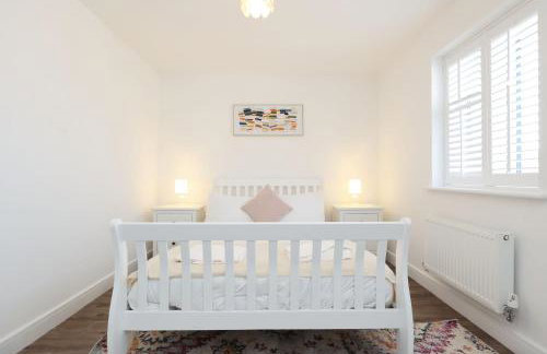 Contractor 4 Bed 3 Bath House Near Airport Parking Barry Island with Parking - Foto 23
