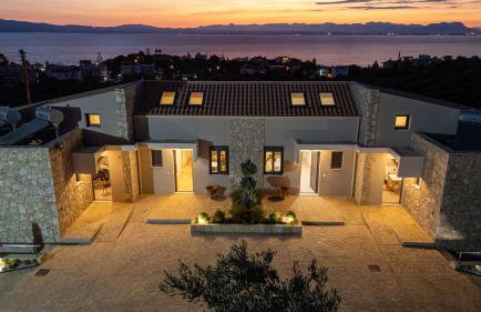 A V Luxury Apartments with Private Pools - Photo 55