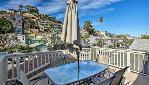 Tropical Island Escape with Deck, Walk to Avalon Bay - Foto 1