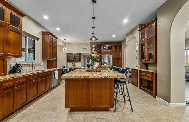 Luxury Lookout Canyon 5 Bdrm Stunner W/htd Pool! - Foto 8