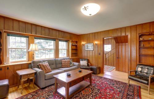 Franconia Escape on Half Acre w/ Fire Pit & Deck! - Foto 4