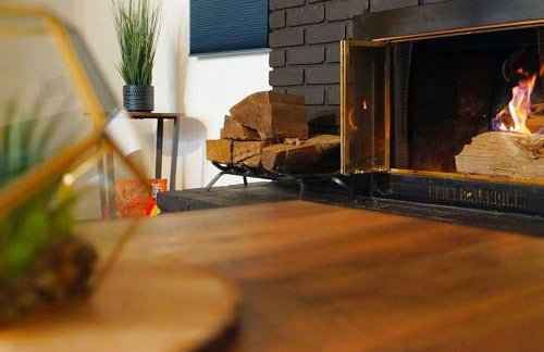 Beautiful Renovated Cozy Forest Home with Hot Tub in Crestline - Foto 45