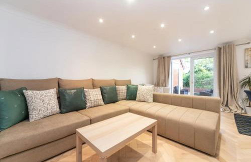Gorgeous 4 BR House Near Station mins to London - Pass the Keys - Foto 2