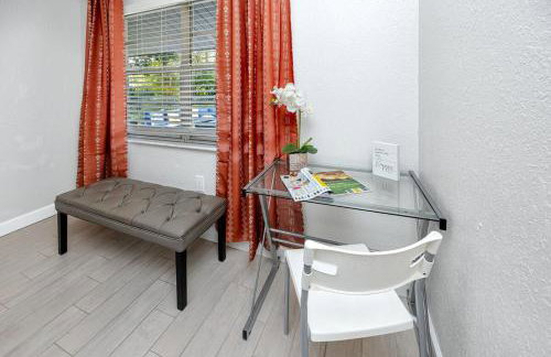 NEW Steps to Downtown - 7 Mins to Beach & Free Parking - Foto 24