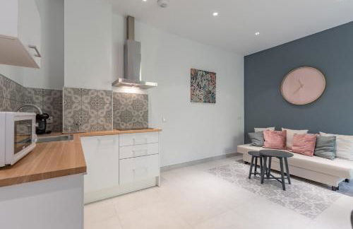 Chic & Comfortable Apartment, Private Terrace - Photo 7