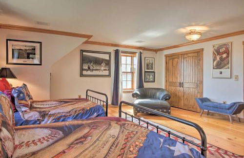 Timeless Red Sox Retreat with Scenic Mountain Views! - Foto 22
