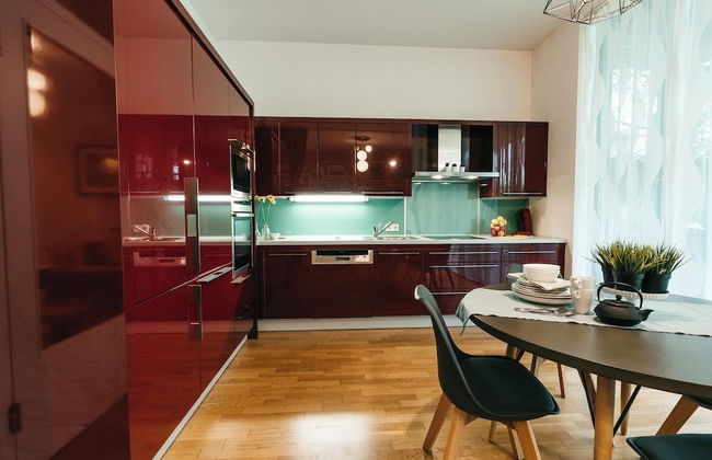 YoHome - Luxury Downtown Apartment - Photo 25