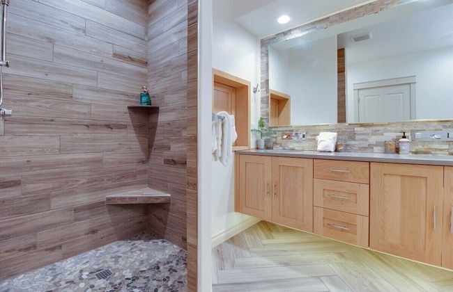 Rooftop Deck Walk to River Downtown Fire pit - Foto 7