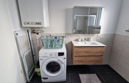 Modern Living Apartment with Sunset Terrace - Lift - Smart TV - XXL Terrasse - Foto 30