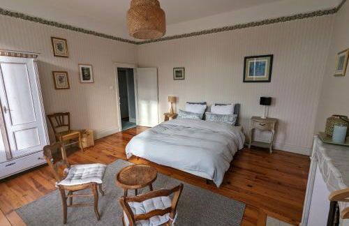 Loue belle demeure dans une grande propriété - 16 couchages, 8 chambres, 320 m2 - 30 min de Vichy - Foto 15