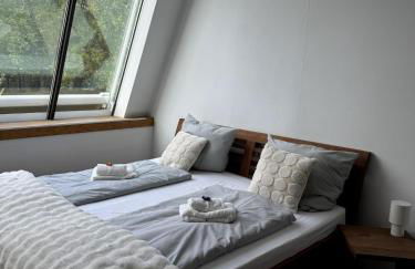 Design-Ferienhaus mit Garten, Kino & 5 Schlafzimmern - Foto 18