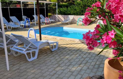 15mn de Cannes, Villa la Soleiade , Gites , type T2, clim, piscine, parking au Lac de Saint-Cassien VAR - Foto 3