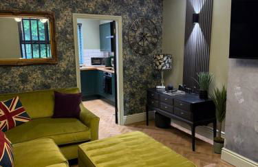 NEW Refurbished Cottage near Alton Towers Sleeps 6 Ashbourne Peak District Derbyshire - Foto 1