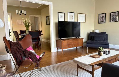 Cozy Sunfilled House with Deck Patio Garden - Foto 3