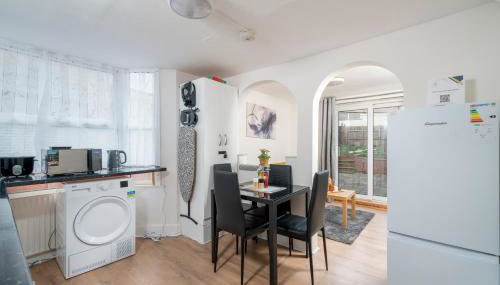 Stunning 2-BR North London Flat by D3 Short Stay, Guests 6, Super fast Wi-Fi, Private Yard - Foto 4, stove, dishwasher, pet friendly, toaster