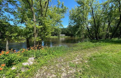 Riverside Retreat - Renovated Home on 15 Acres! - Foto 23